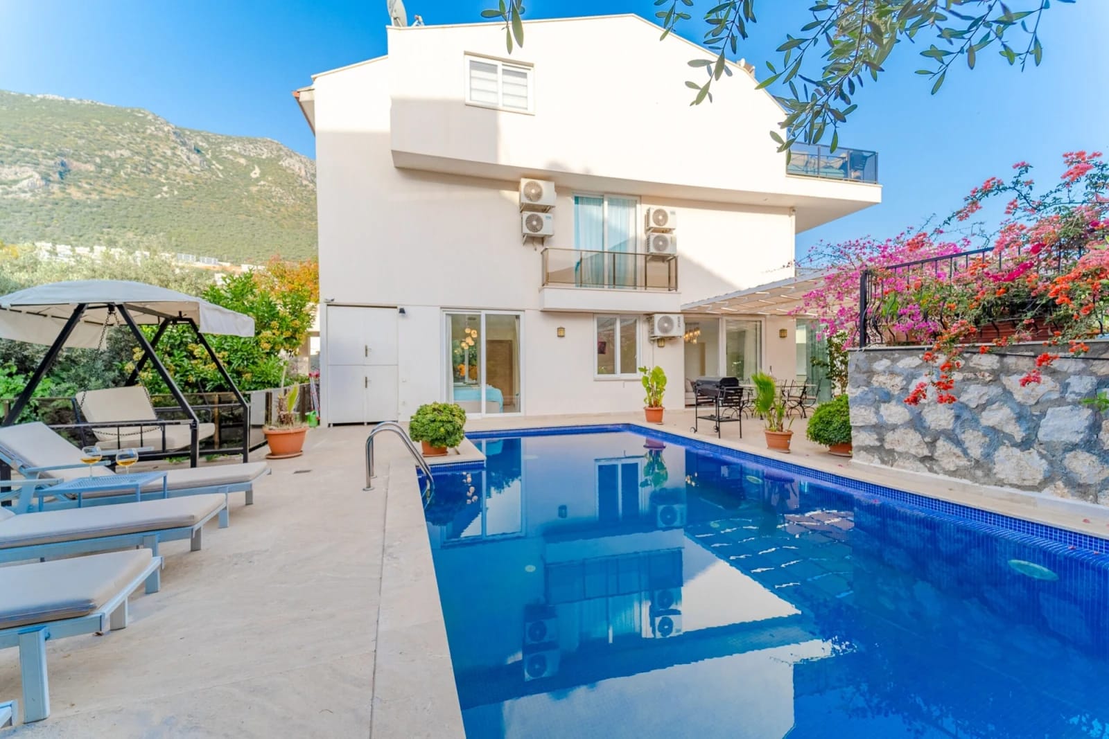 Central 2+1 Apartment in Kalkan - Outside View