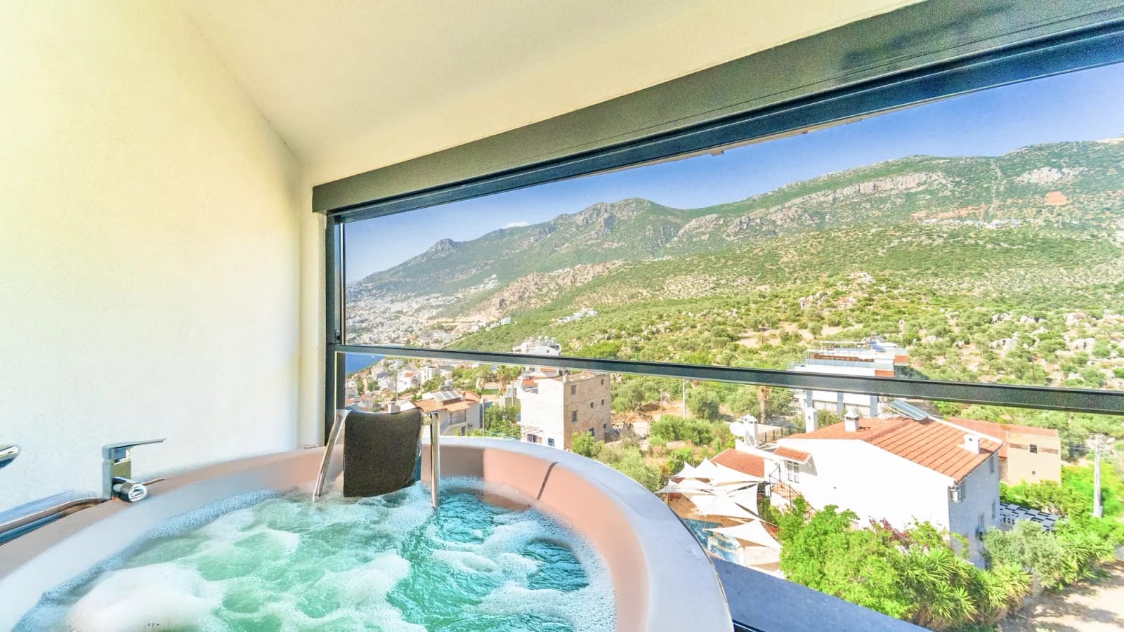 Sea View Sharing Pool Apartment in Kalkan - Jacuzzi