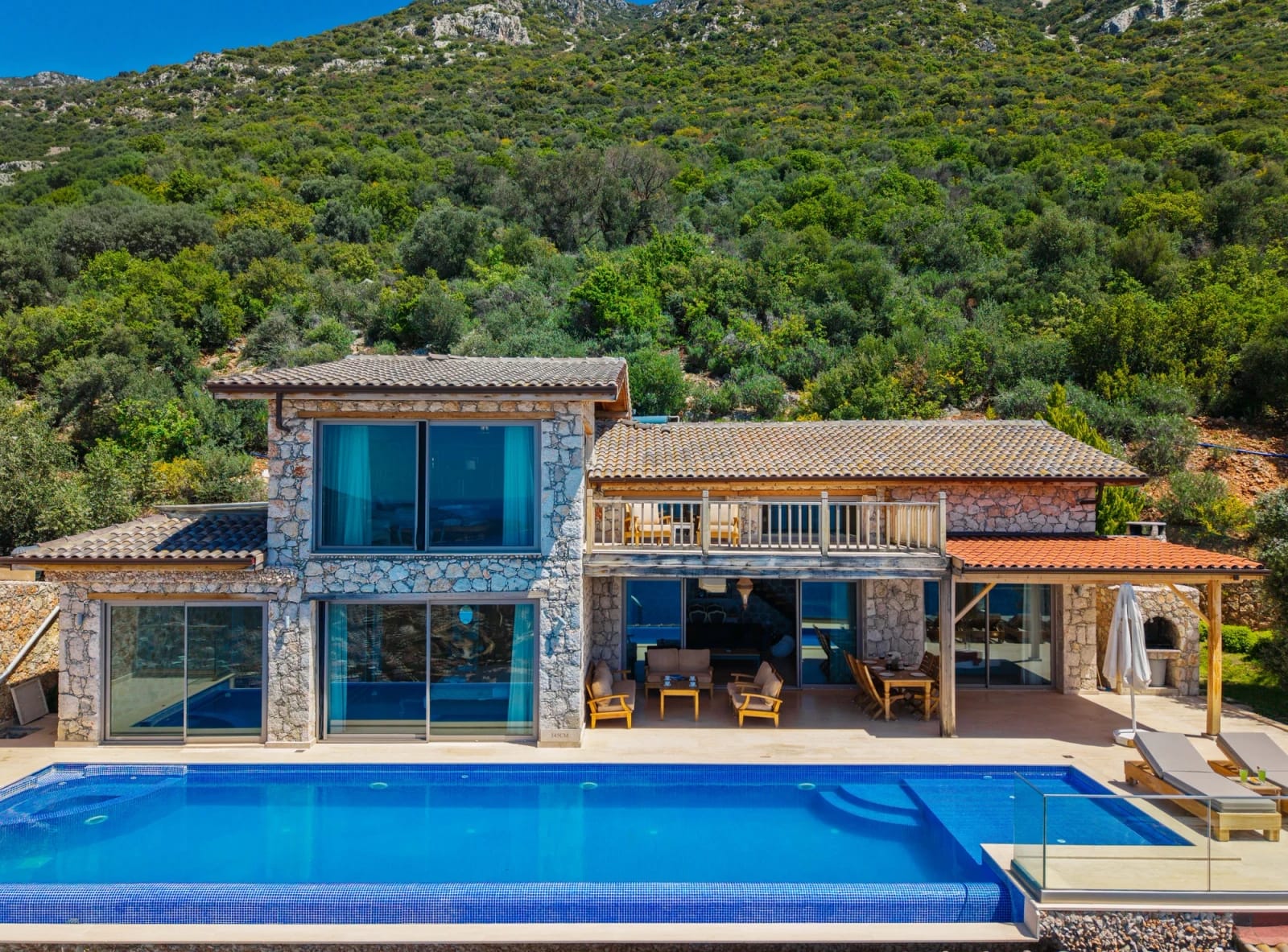 Spacious 3-Bedroom Villa in Kalkan - Outside View