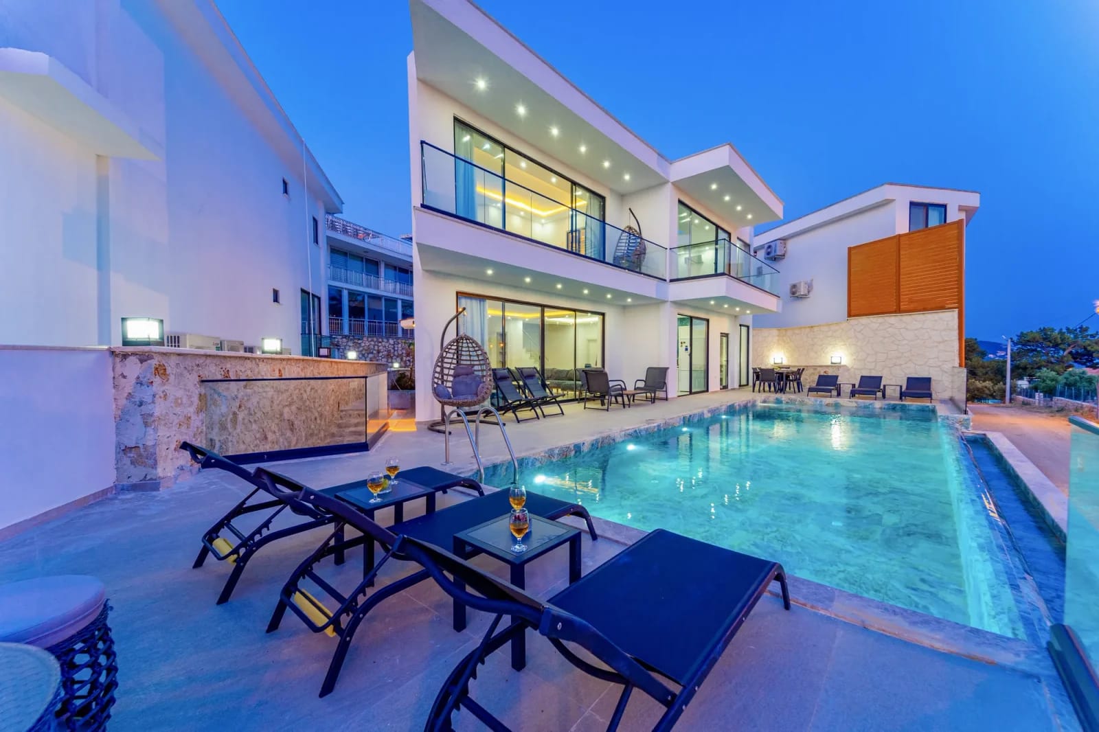 Spacious 3+1 Apartment with Pool in Kalkan - Outside View